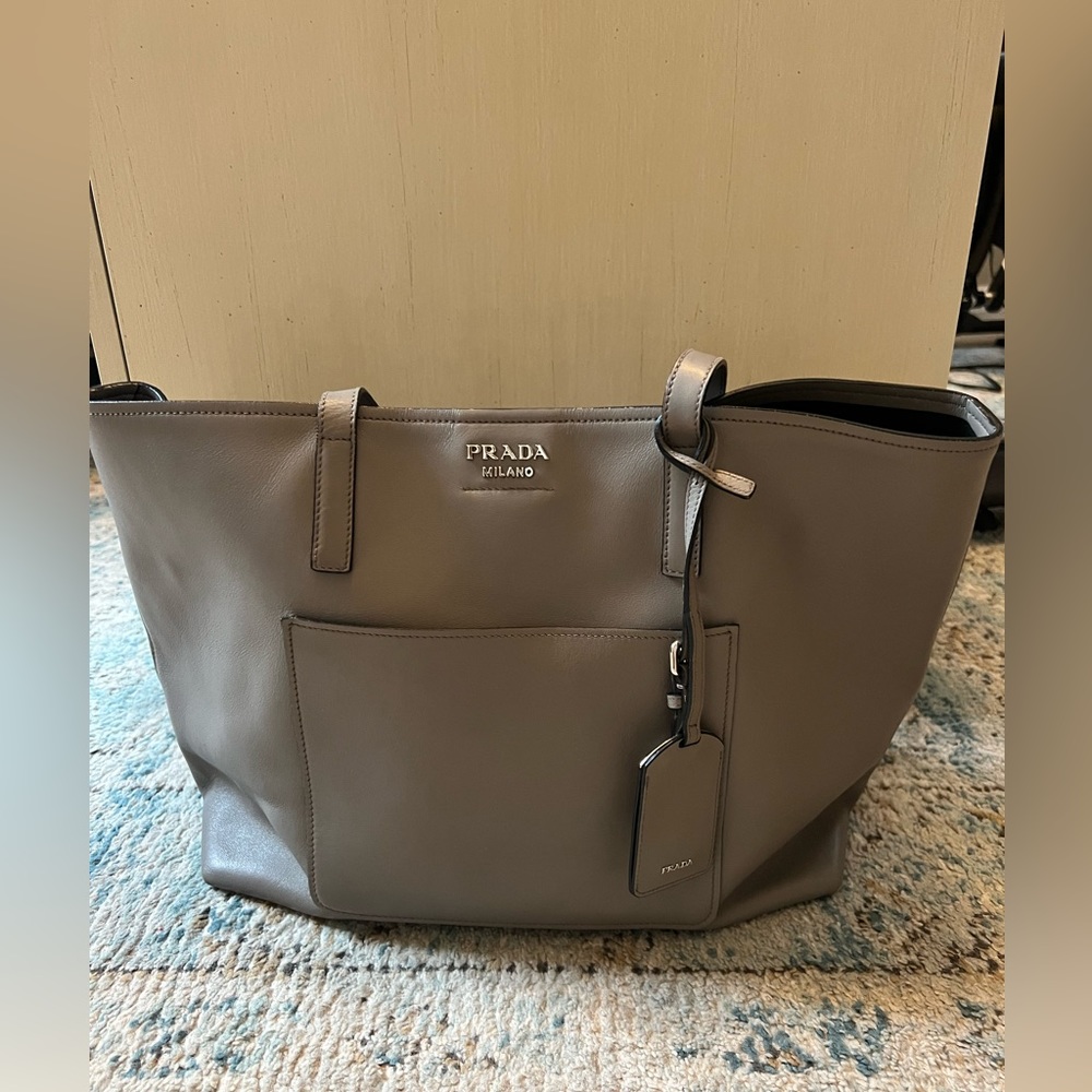 Prada Gray Leather Tote 🩶